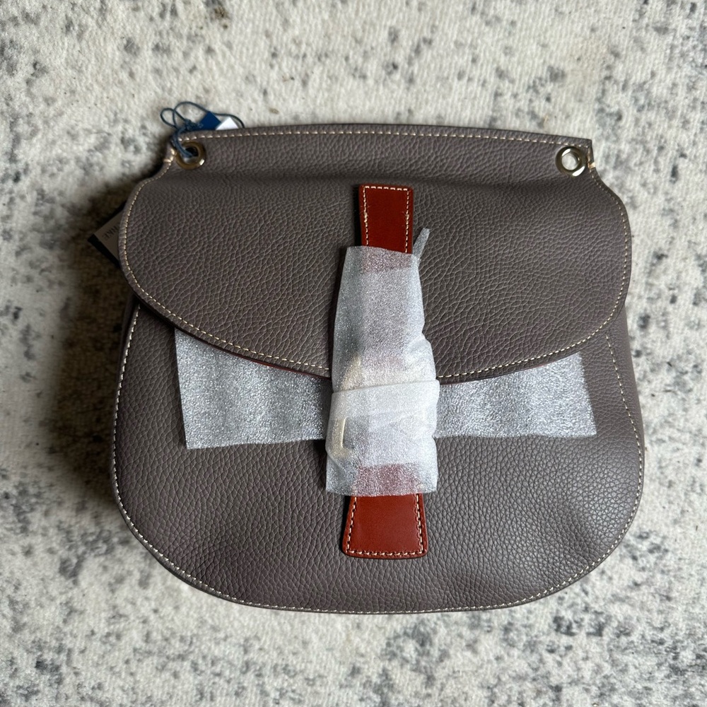 Dooney and Burke Elegant gray Leather Shoulder Bag